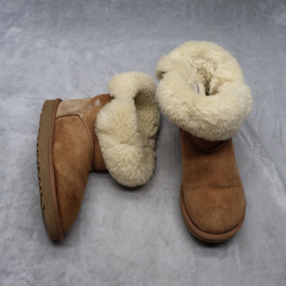 UGG Women 7 Winter Boots Beige Bailey Button Suede Shearling Fur Trim Pull-On